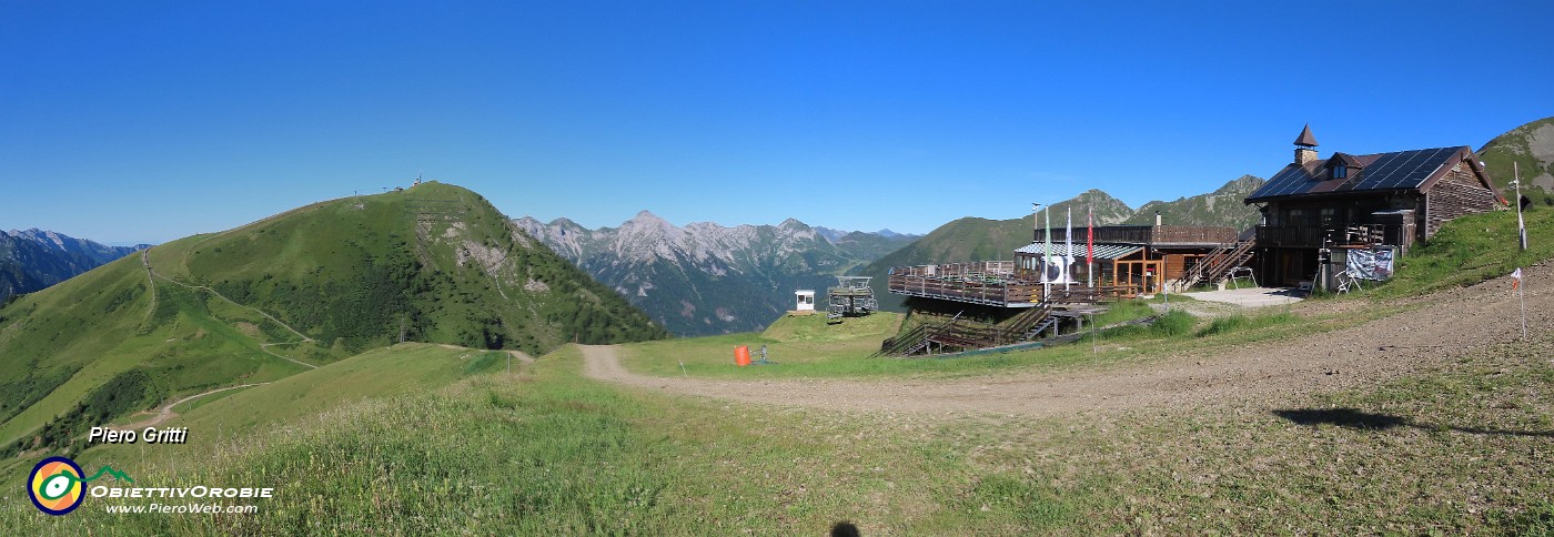 05 Siamo alla Terrazza Salomon (2100 m).JPG